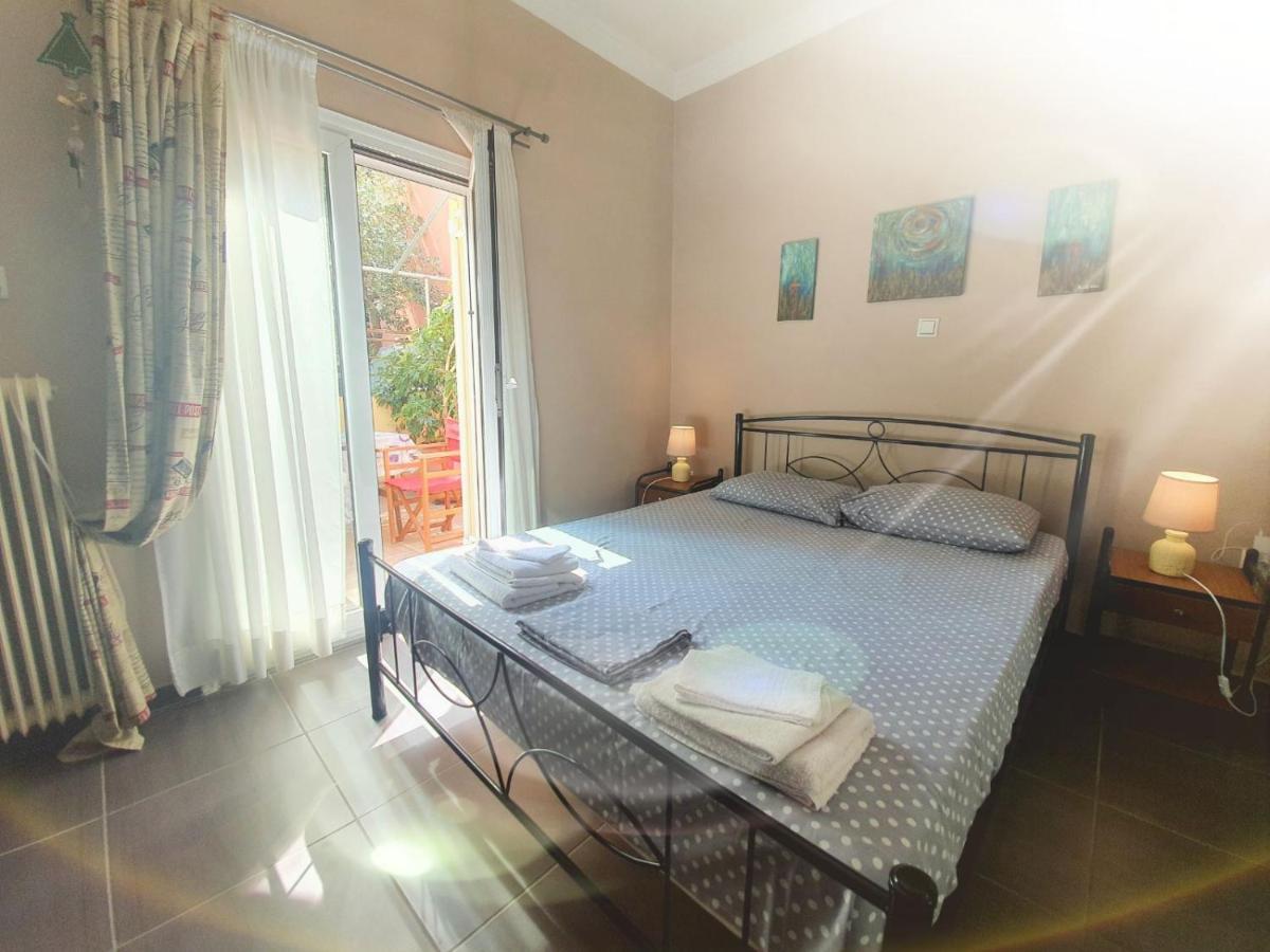 Ilias' Cosy And Relaxing Apartment Атина Екстериор снимка