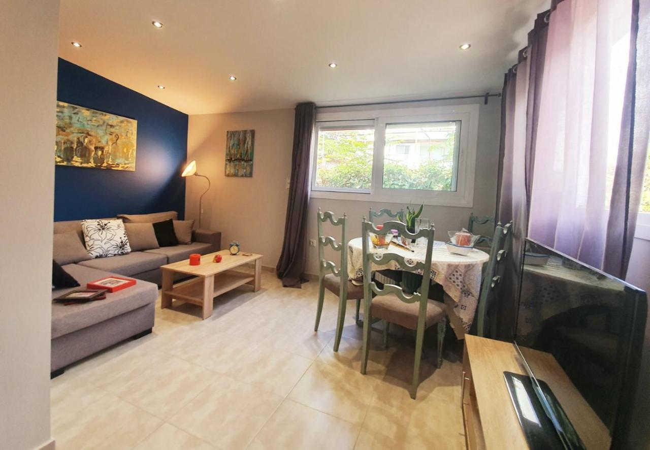 Ilias' Cosy And Relaxing Apartment Атина Екстериор снимка